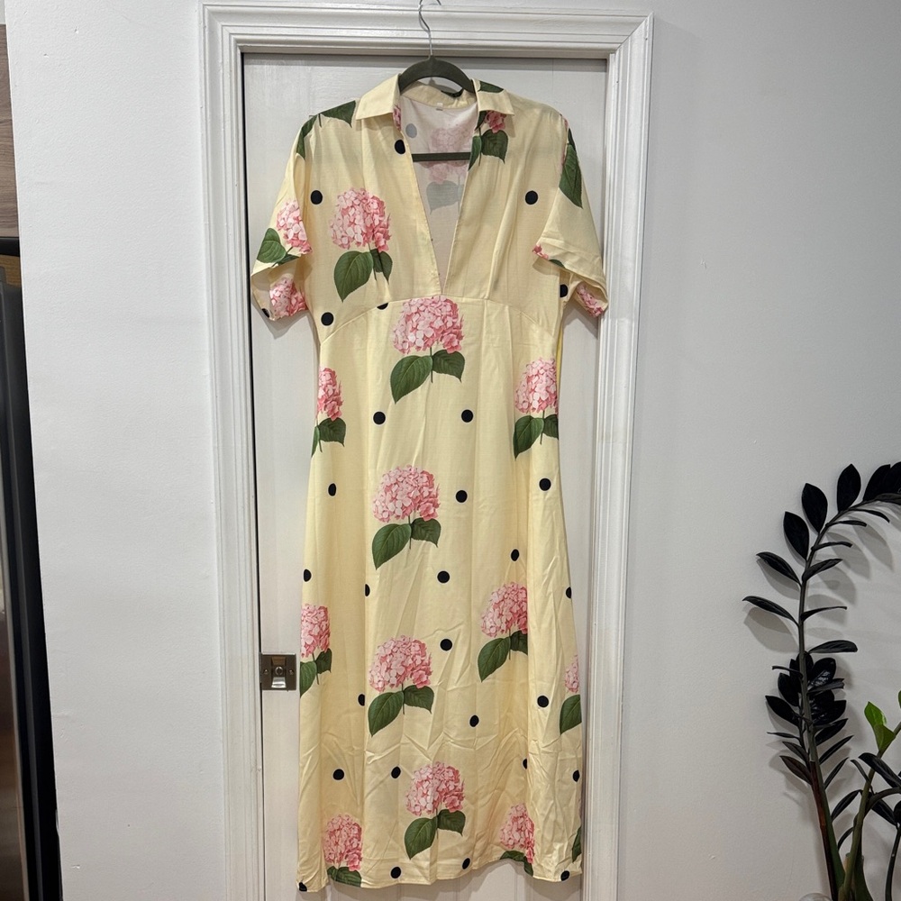 Chic Cream Floral Maxi Dress